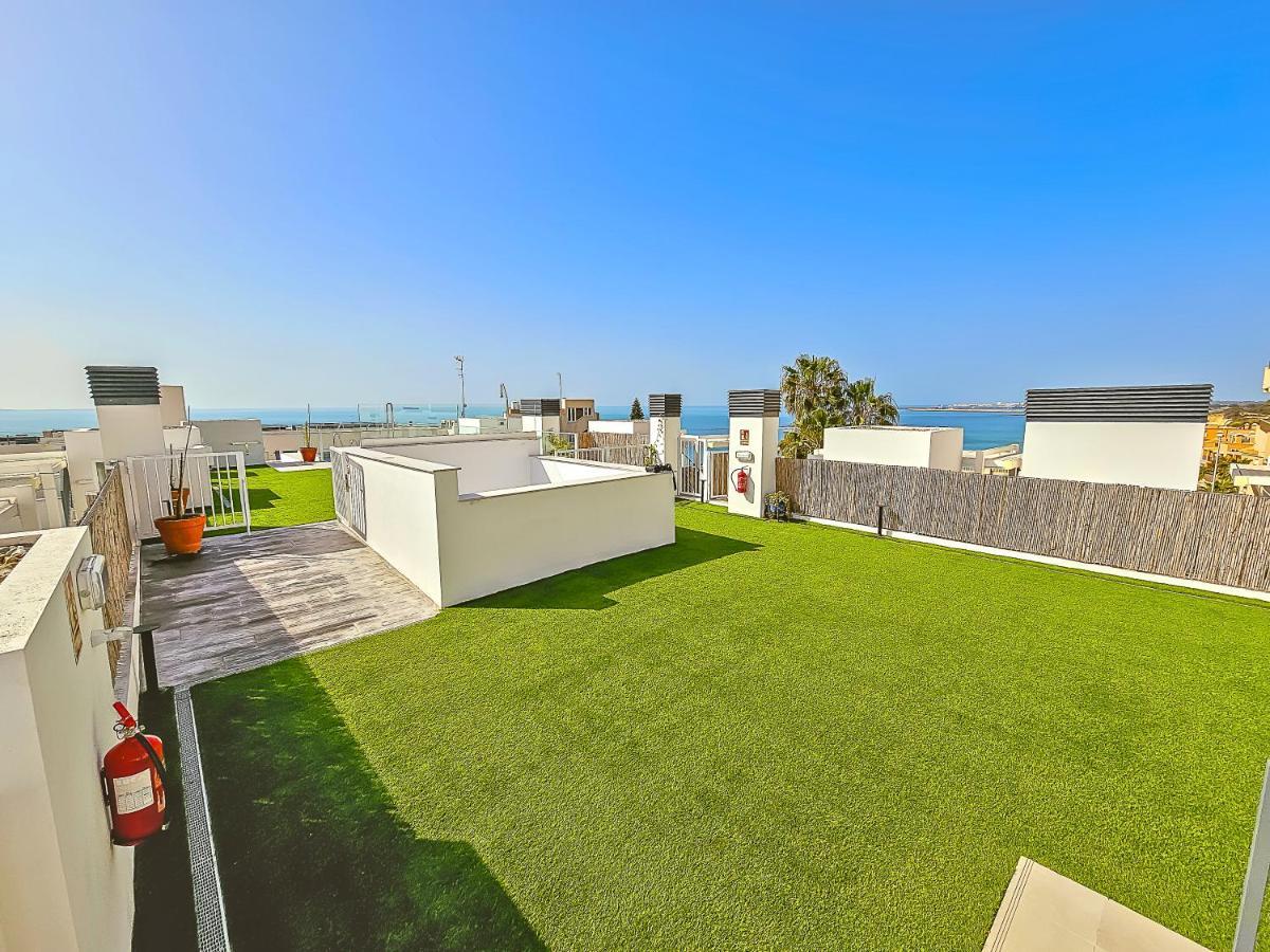 Oceanfront Duplex With A Rooftop Pool And Terrace Apartment *